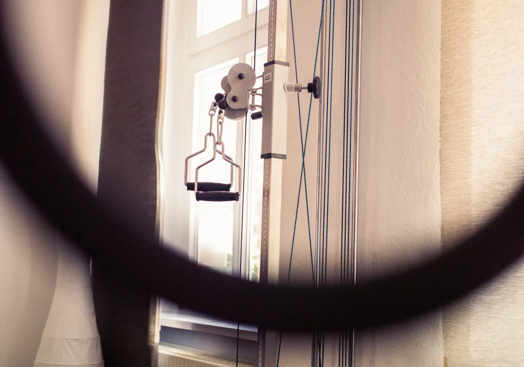 Kraftsport mit Seilzug in der Physiotherapiepraxis von Marc Kornberger